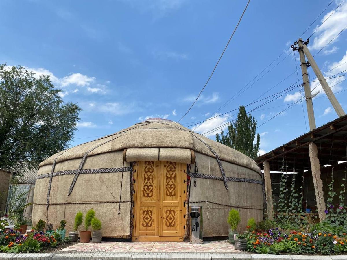 Naryn Guest House Exteriör bild