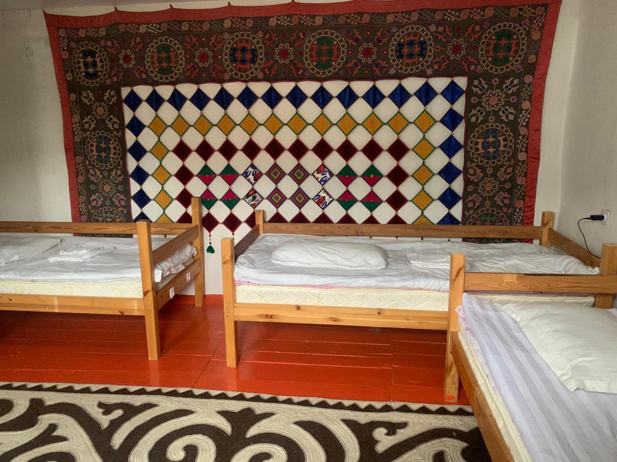 Naryn Guest House Exteriör bild