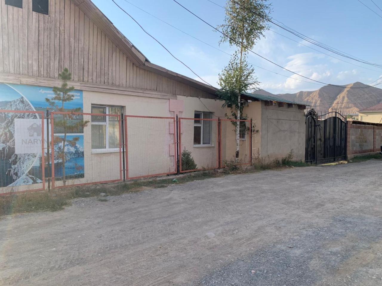 Naryn Guest House Exteriör bild